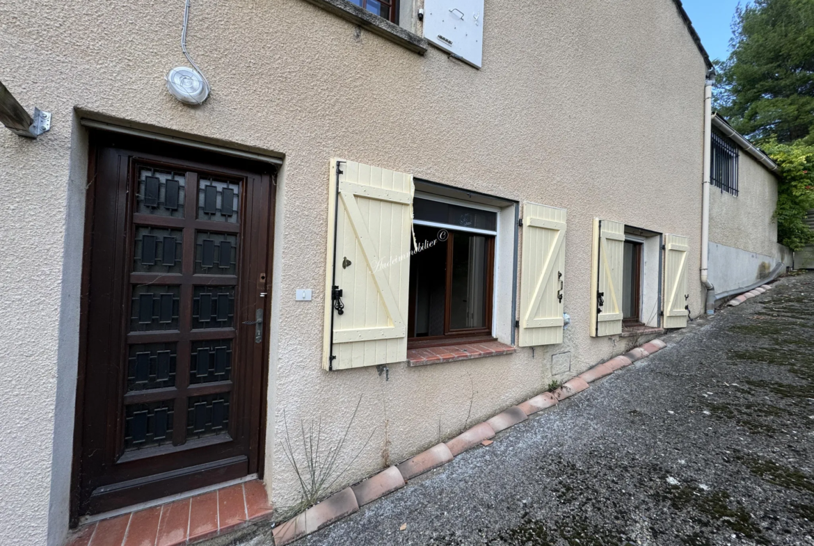 Maison avec appartement, garage et jardin à Limoux 