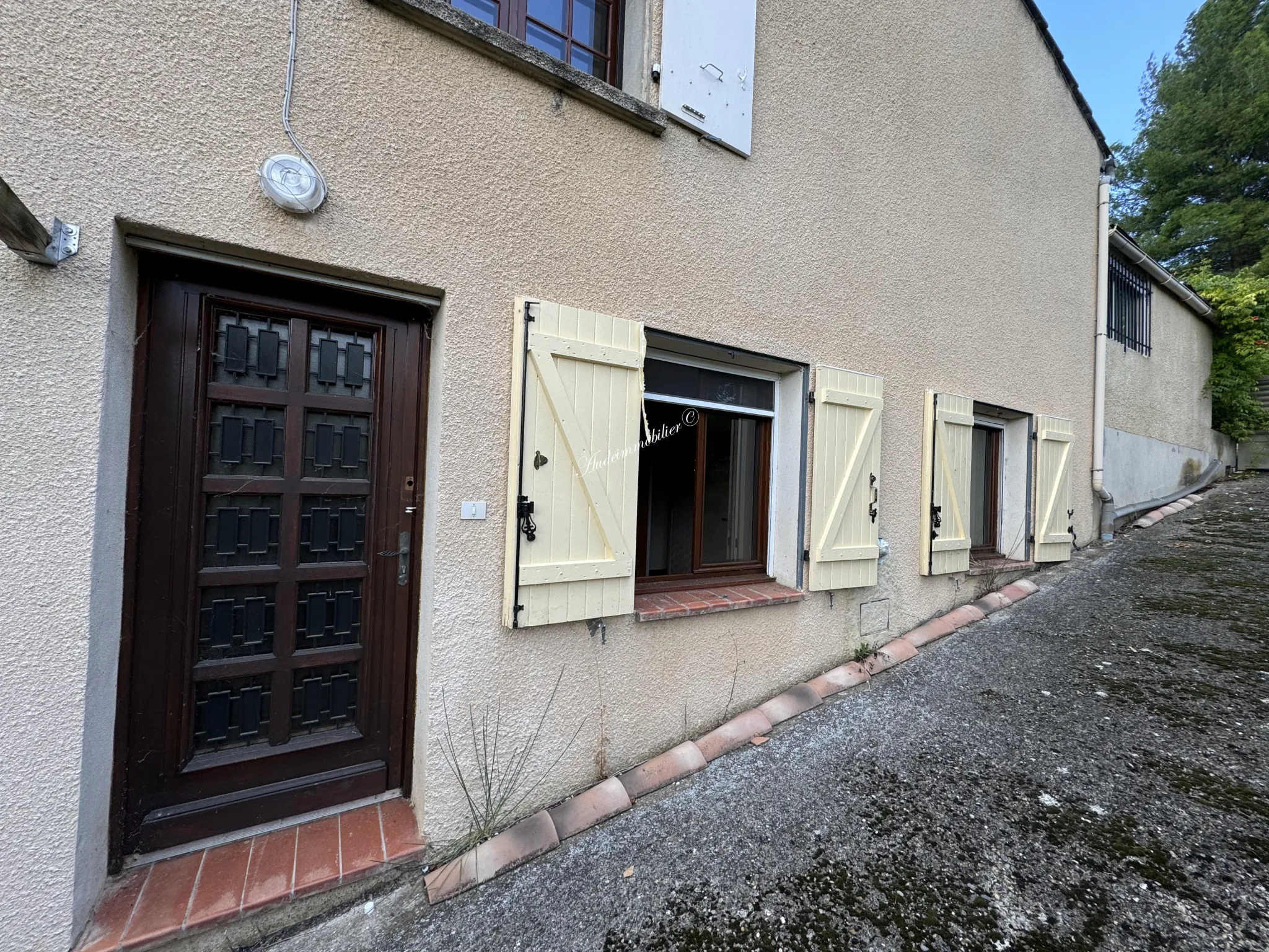 Maison avec appartement, garage et jardin à Limoux 