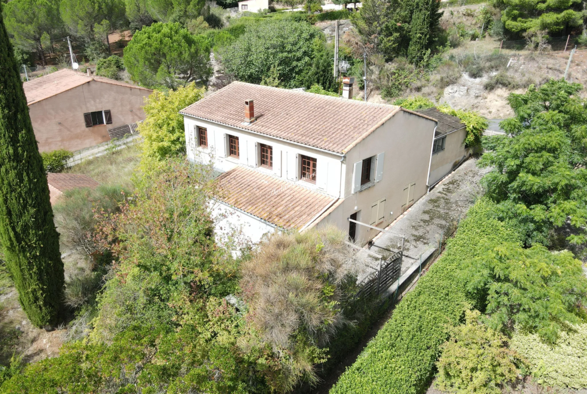 Maison avec appartement, garage et jardin à Limoux 