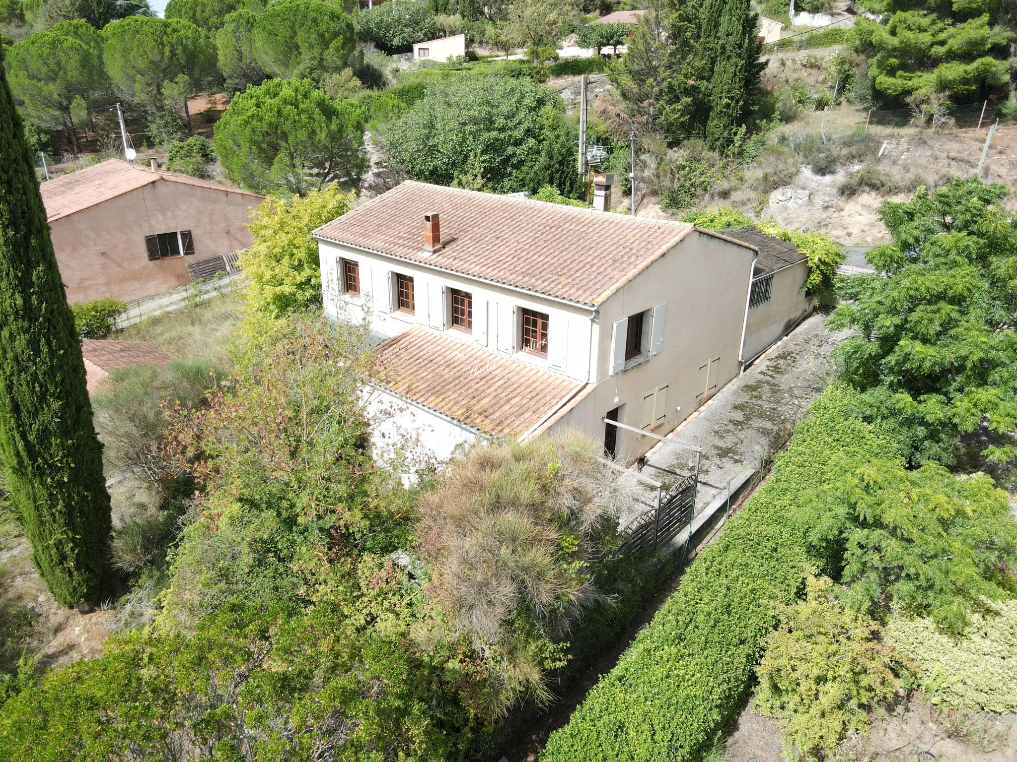 Maison avec appartement, garage et jardin à Limoux 