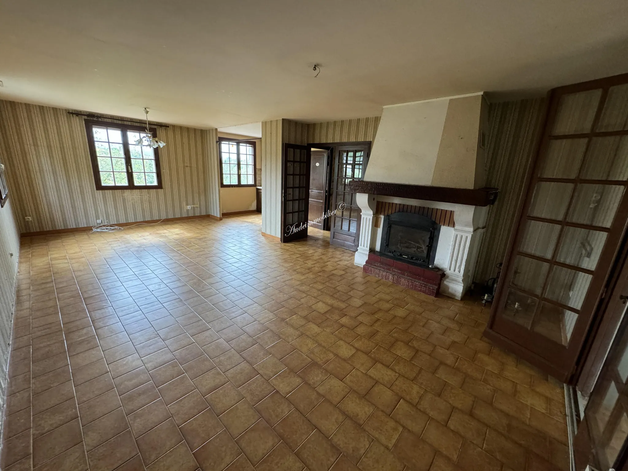 Maison avec appartement, garage et jardin à Limoux 