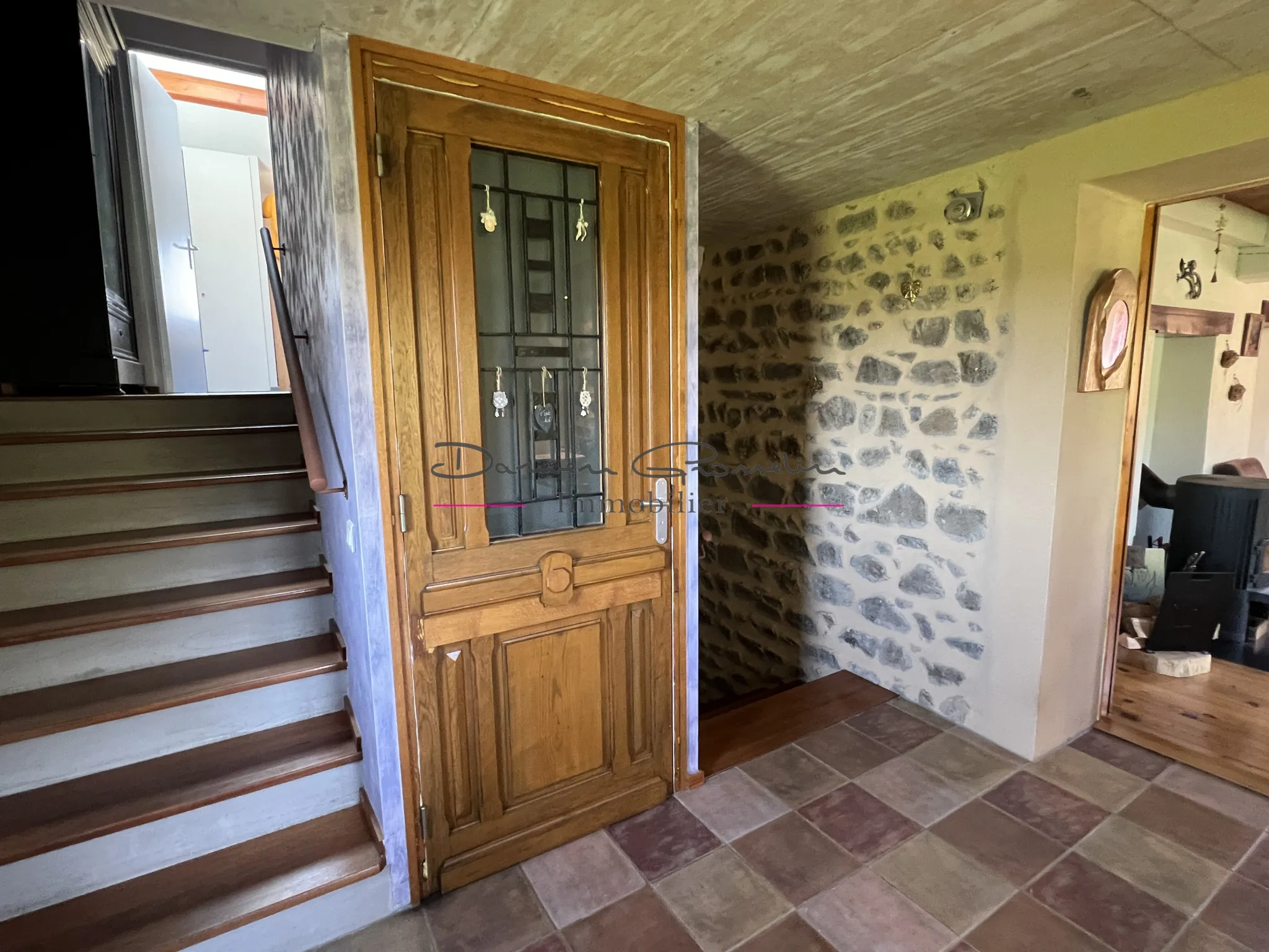 Maison en Pierre de 180m2 à Amplepuis avec 3 Chambres 