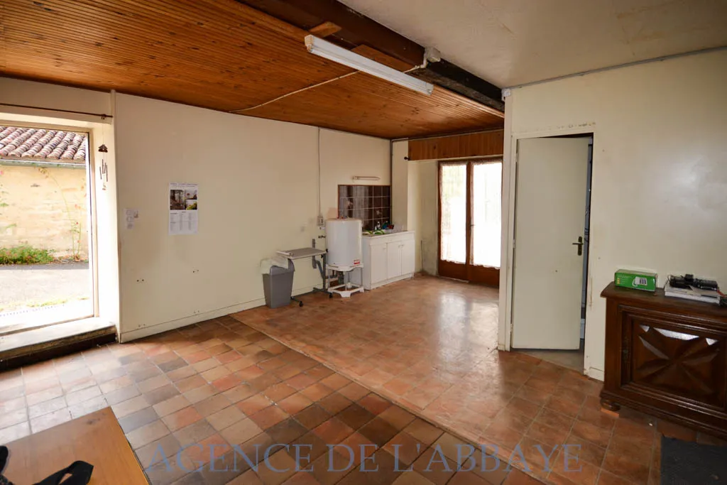 Maison à restaurer à St-Sauvant de 84 m2 