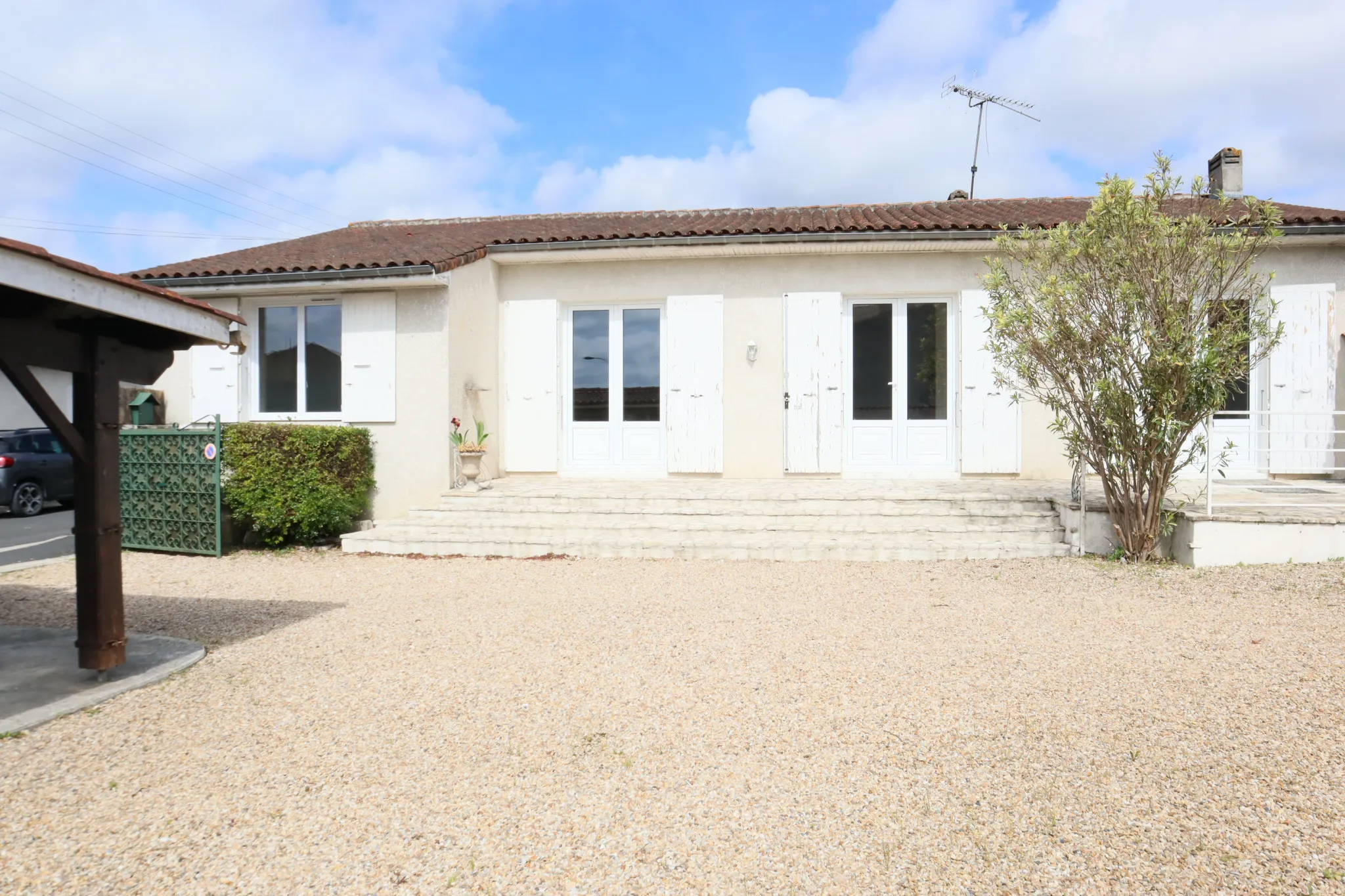 Maison de plain-pied avec 3 chambres à Chateaubernard 