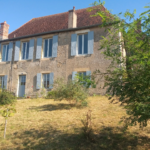 Maison en Pierre à Cercy la Tour - Lumineuse avec Jardin