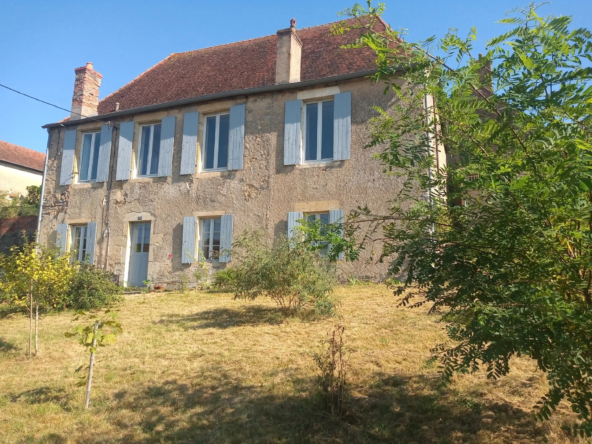 Belle maison en pierre à Cercy la Tour