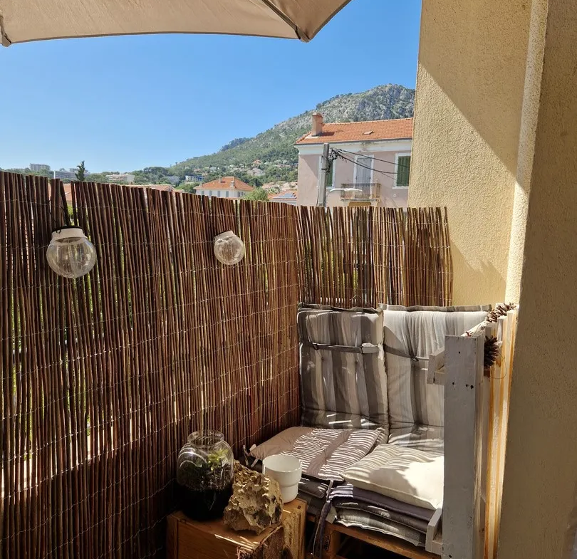 Appartement de Type 3 à Toulon-est avec balcon et cave 