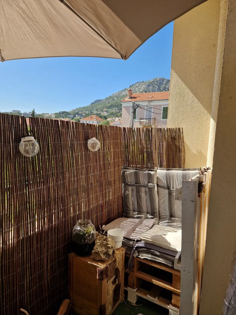 Appartement de Type 3 à Toulon-est avec balcon et cave 