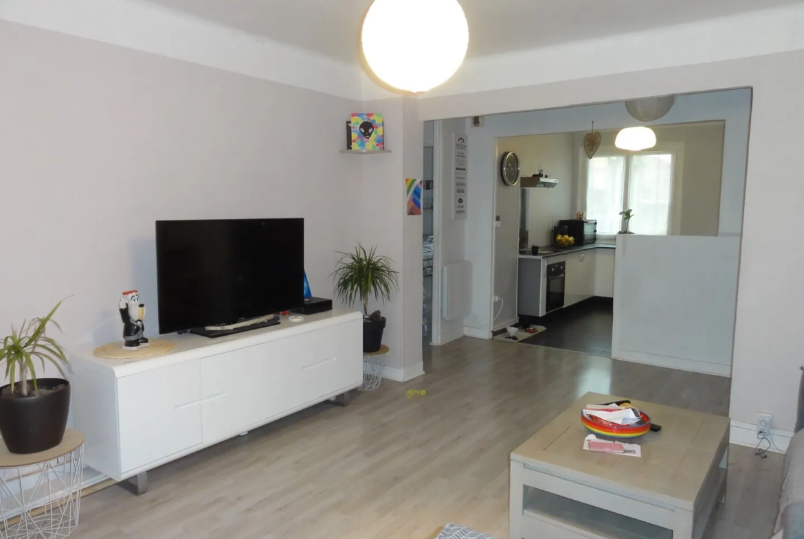 Appartement de Type 3 à Toulon-est avec balcon et cave 