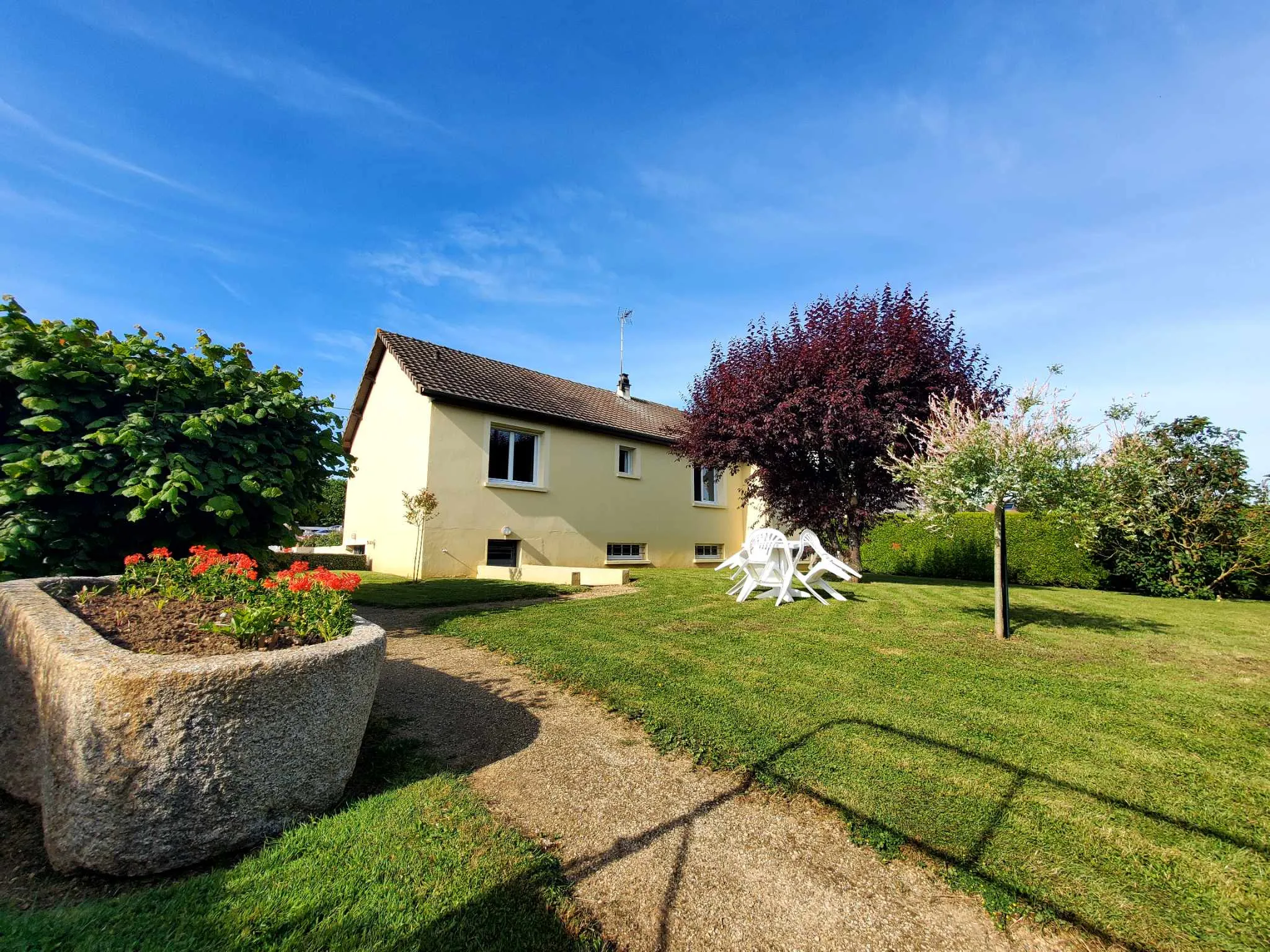 Belle Maison de 92 m2 avec Grand Terrain et Terrasse 