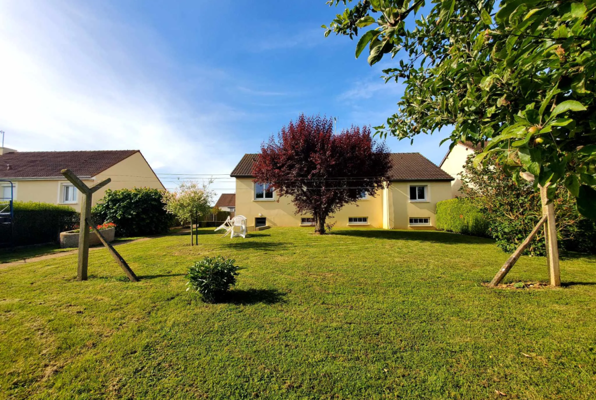 Belle Maison de 92 m2 avec Grand Terrain et Terrasse 