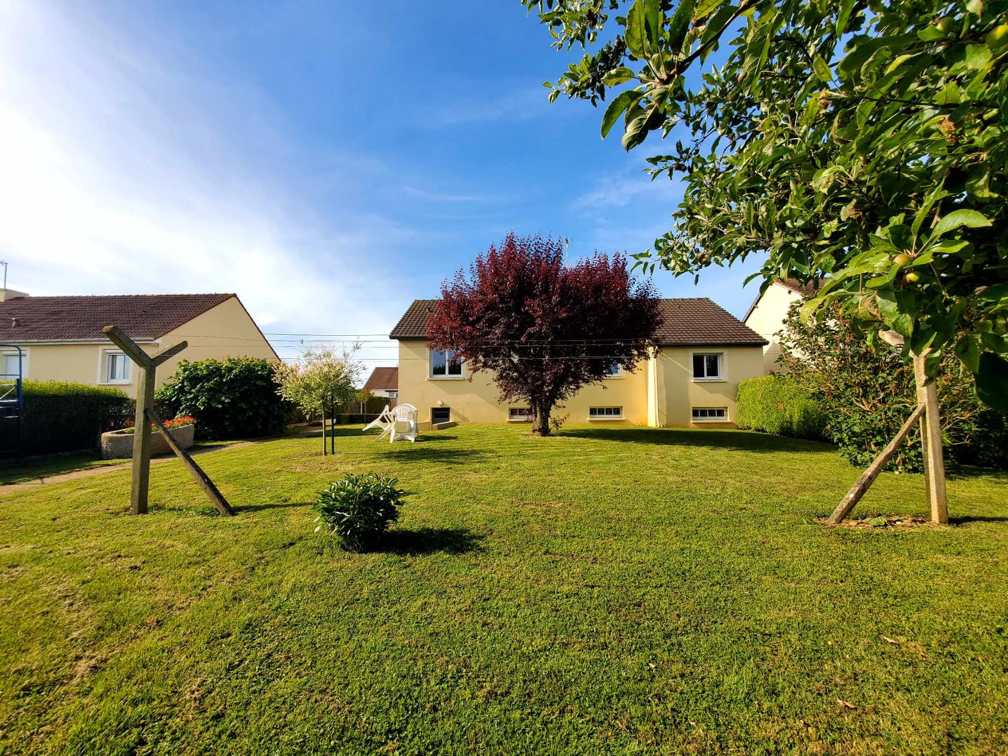 Belle Maison de 92 m2 avec Grand Terrain et Terrasse 