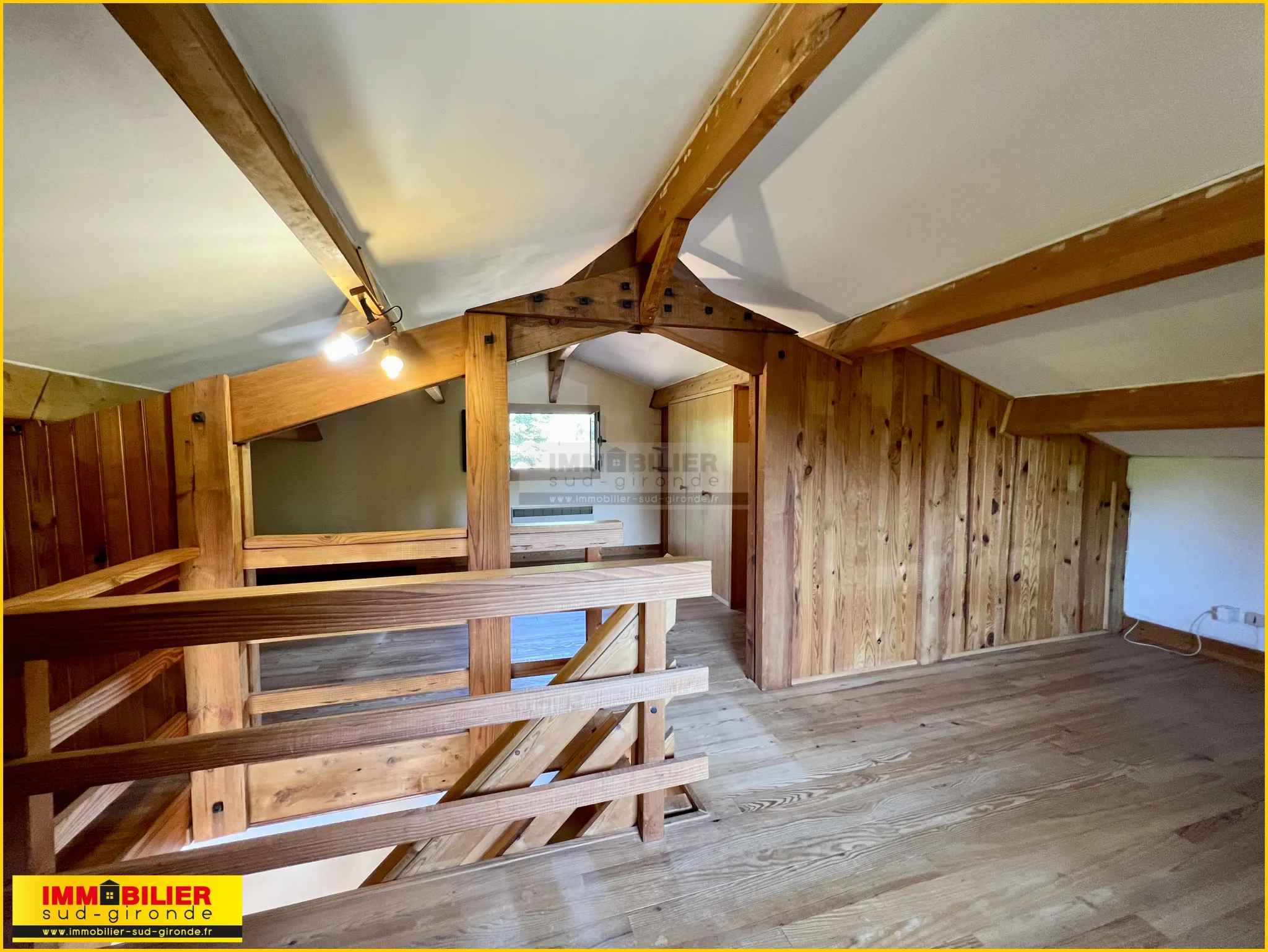 Maison bois de type chalet avec garage à St Michel de Rieufret 