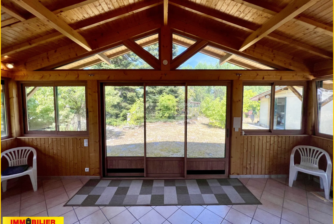 Maison bois de type chalet avec garage à St Michel de Rieufret 