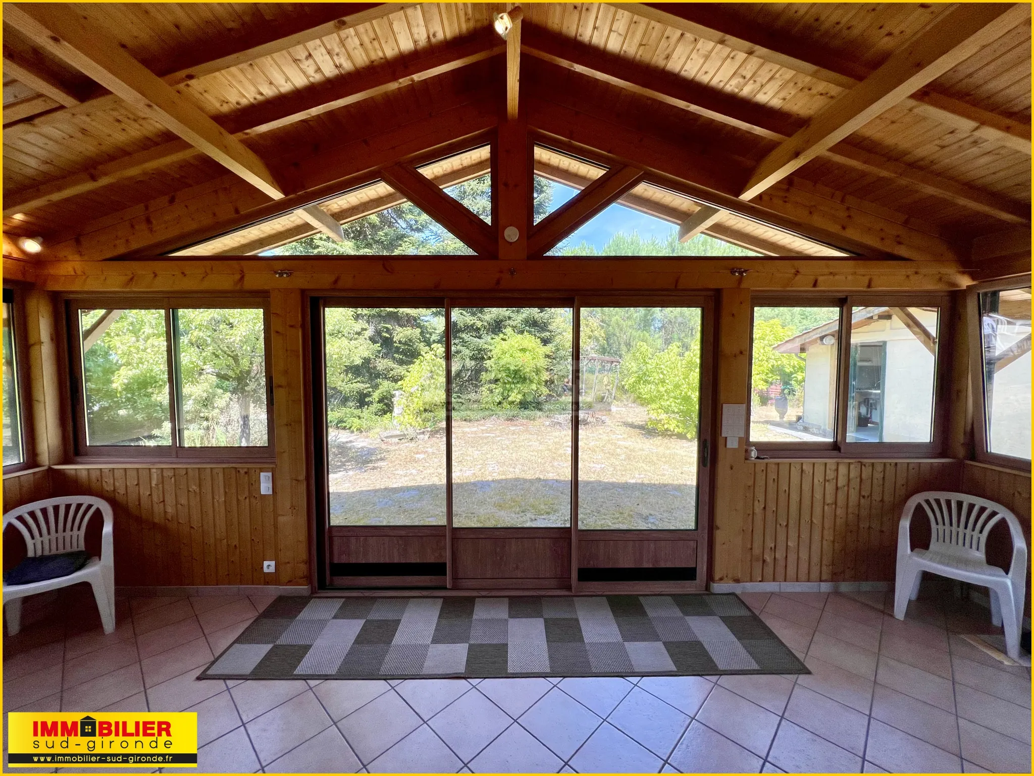 Maison bois de type chalet avec garage à St Michel de Rieufret 