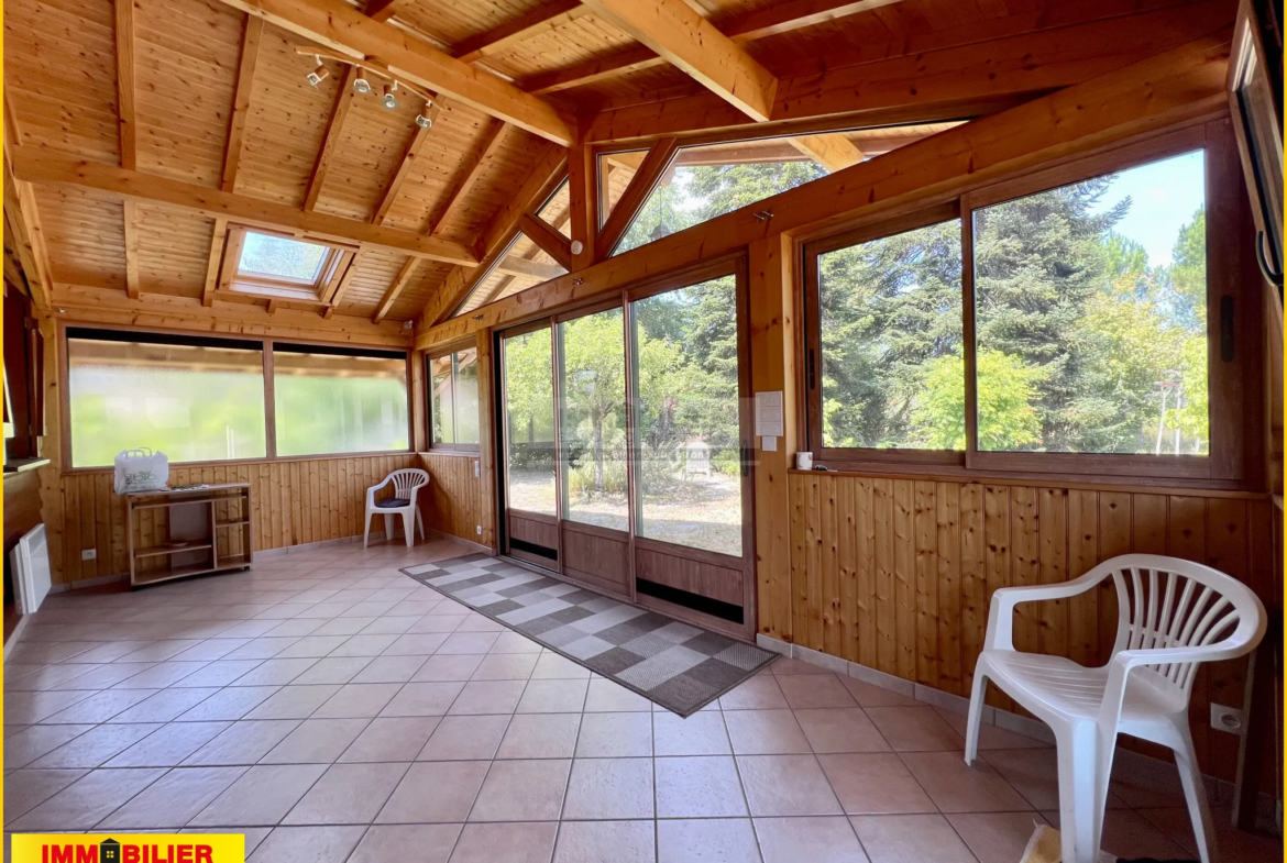 Maison bois de type chalet avec garage à St Michel de Rieufret 