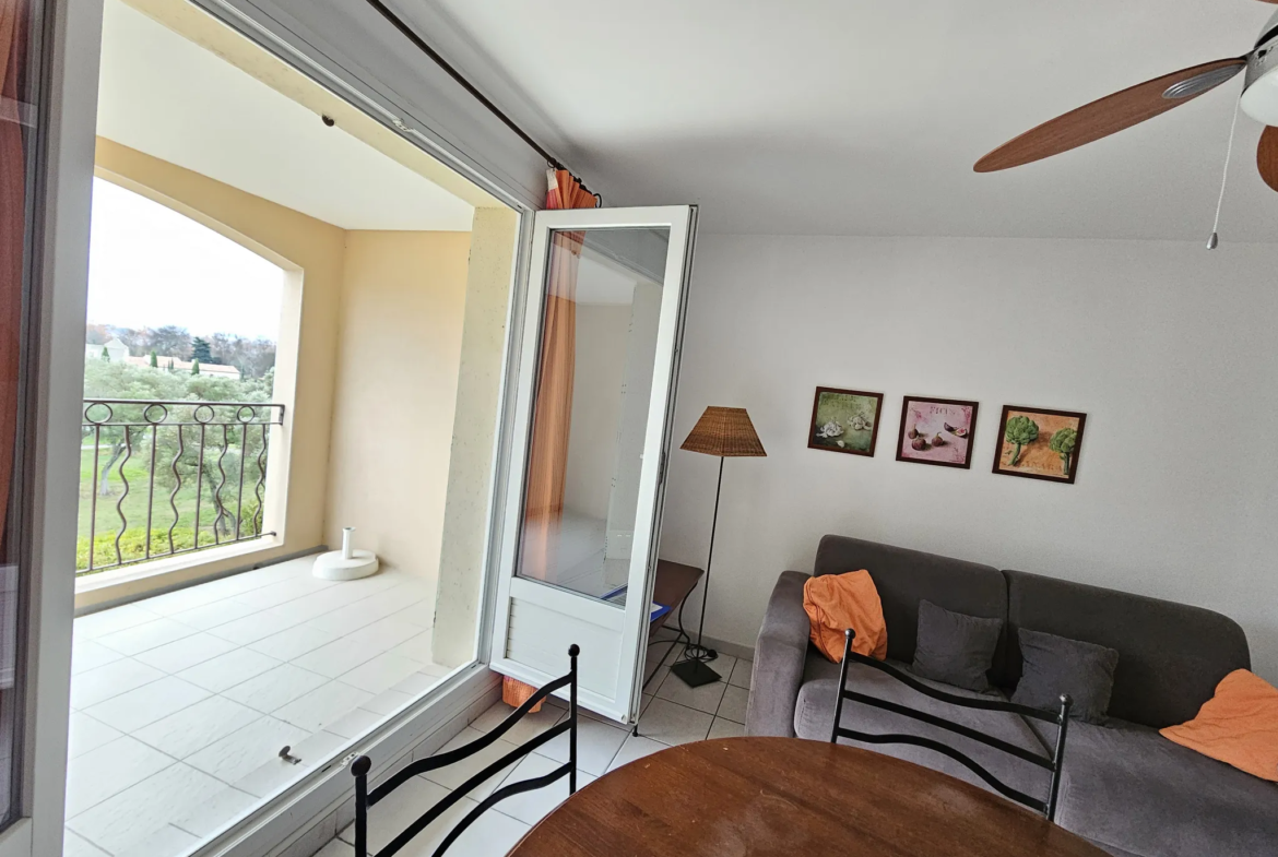 Appartement à Paradou avec balcon et piscine 