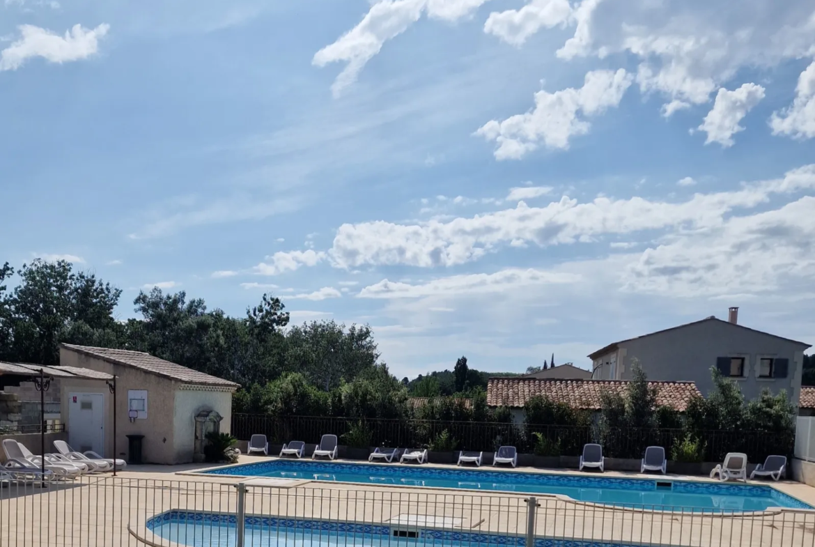 Appartement à Paradou avec balcon et piscine 