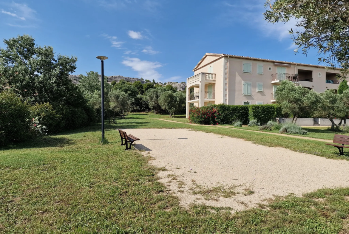 Appartement à Paradou avec balcon et piscine 