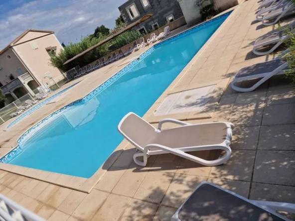 Appartement à Paradou avec balcon et piscine