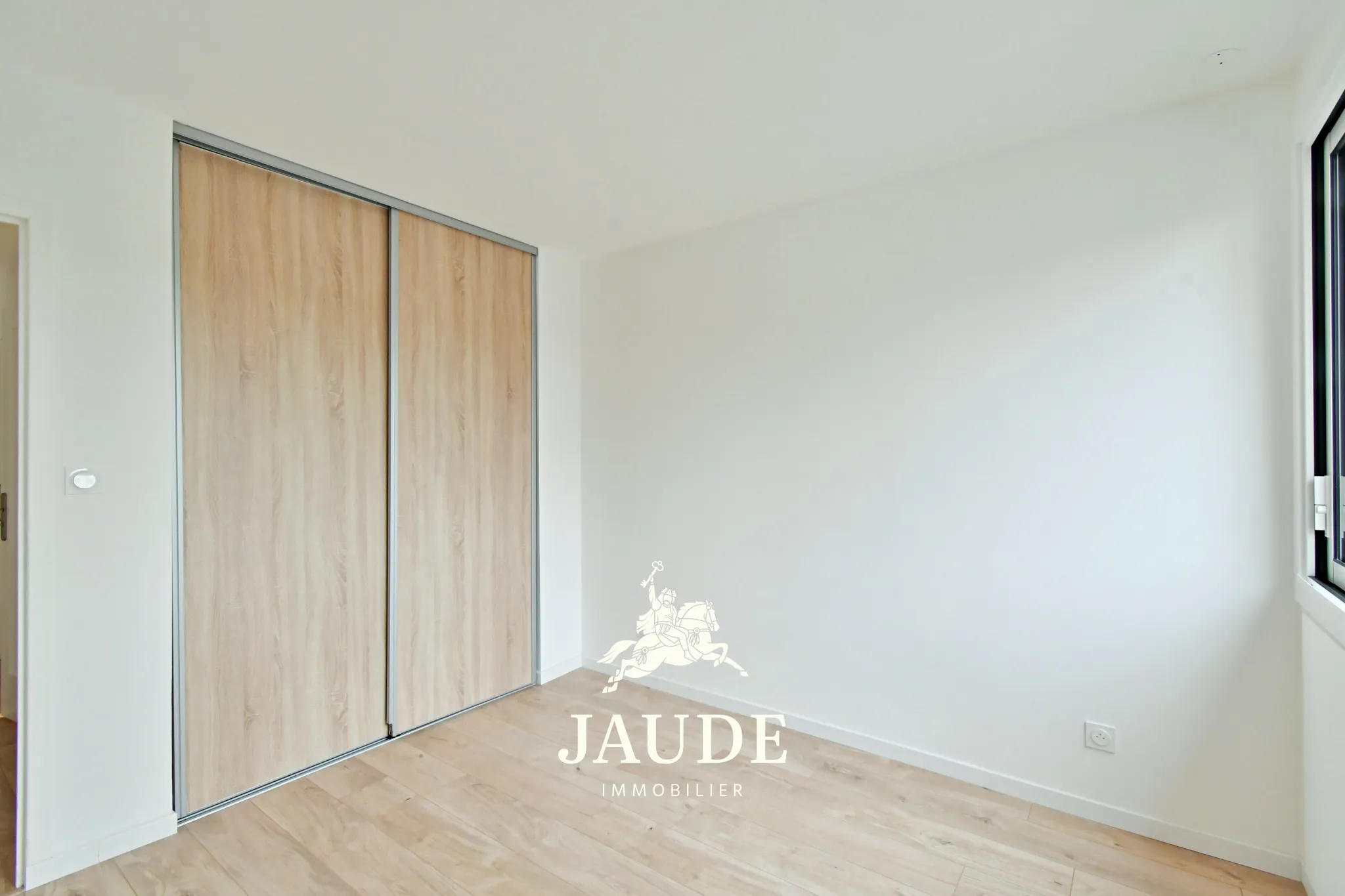 Appartement F4 entièrement rénové avec balcon à Clermont-Ferrand 