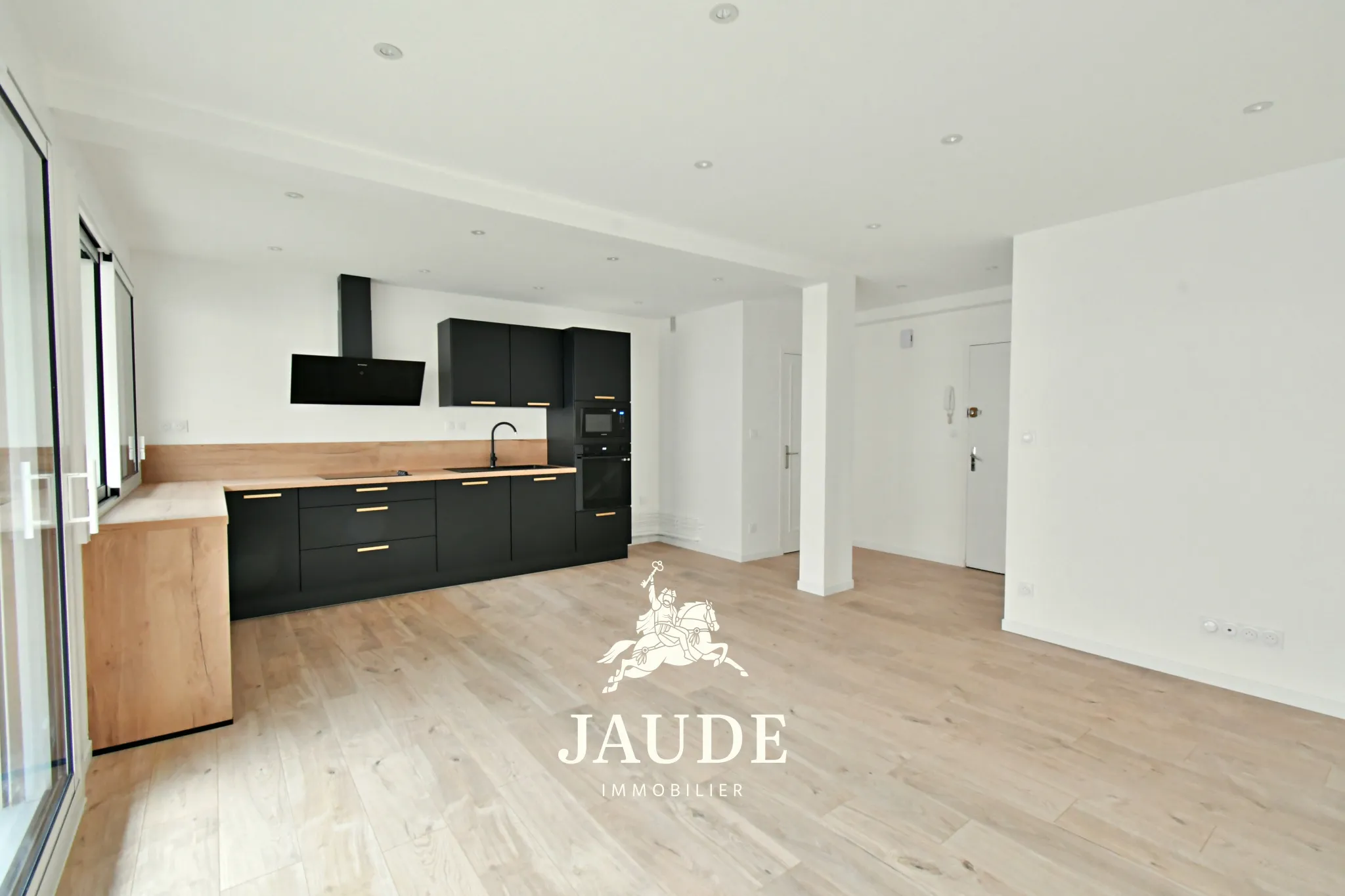 Appartement F4 entièrement rénové avec balcon à Clermont-Ferrand 