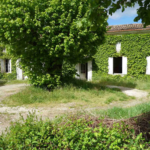 Maison en pierre avec dépendances à rénover - Anglade