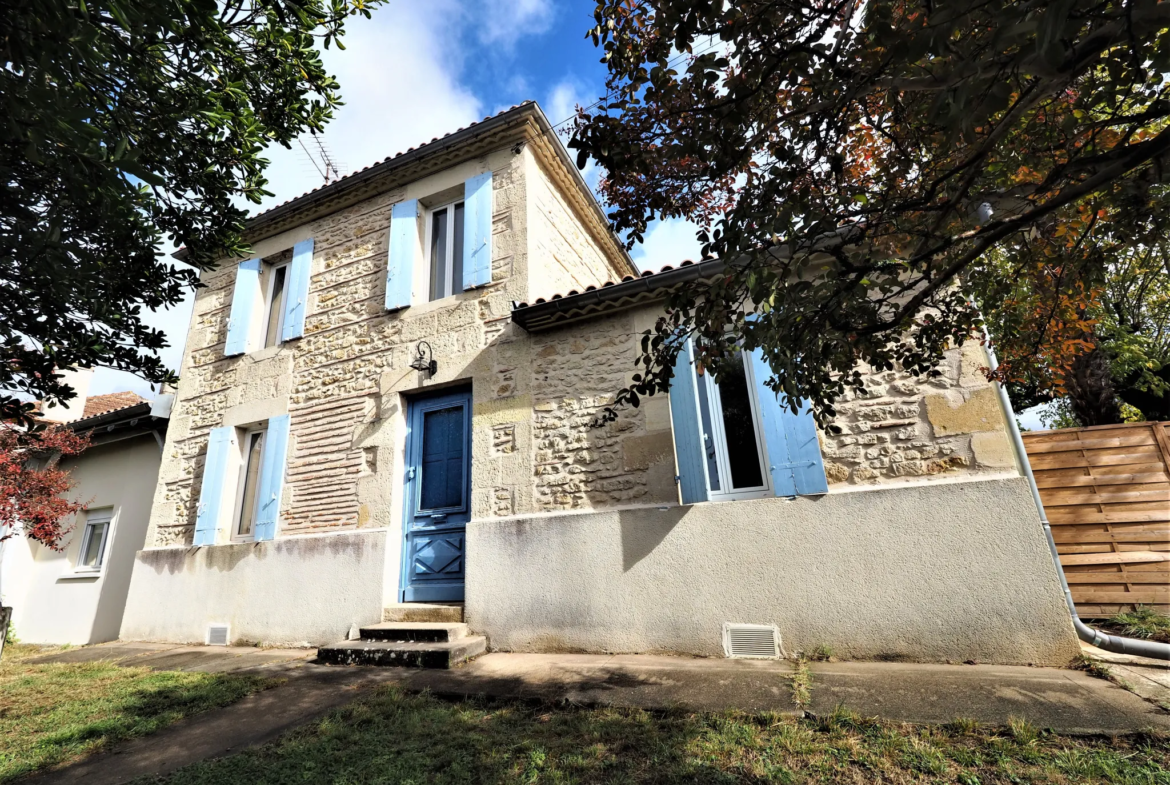 Maison en pierre à SAINTE-BAZEILLE avec 4 chambres 