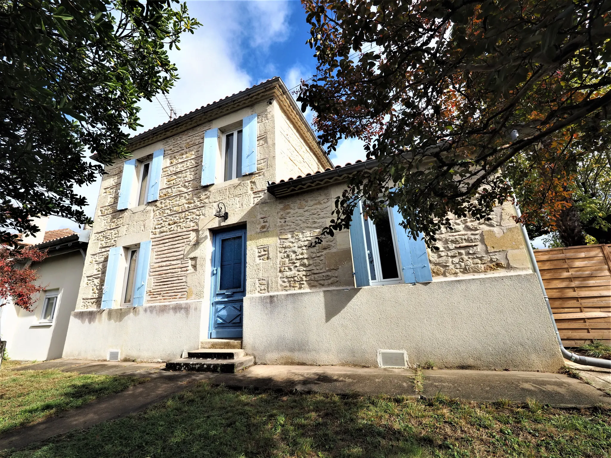 Maison en pierre à SAINTE-BAZEILLE avec 4 chambres 