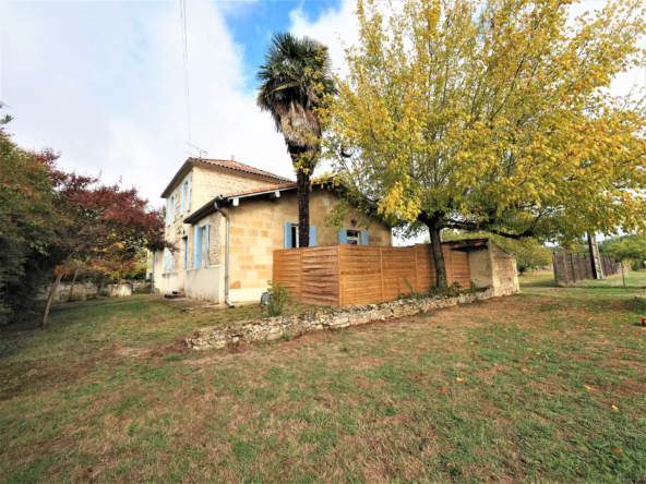 Maison en pierre à SAINTE-BAZEILLE avec 4 chambres