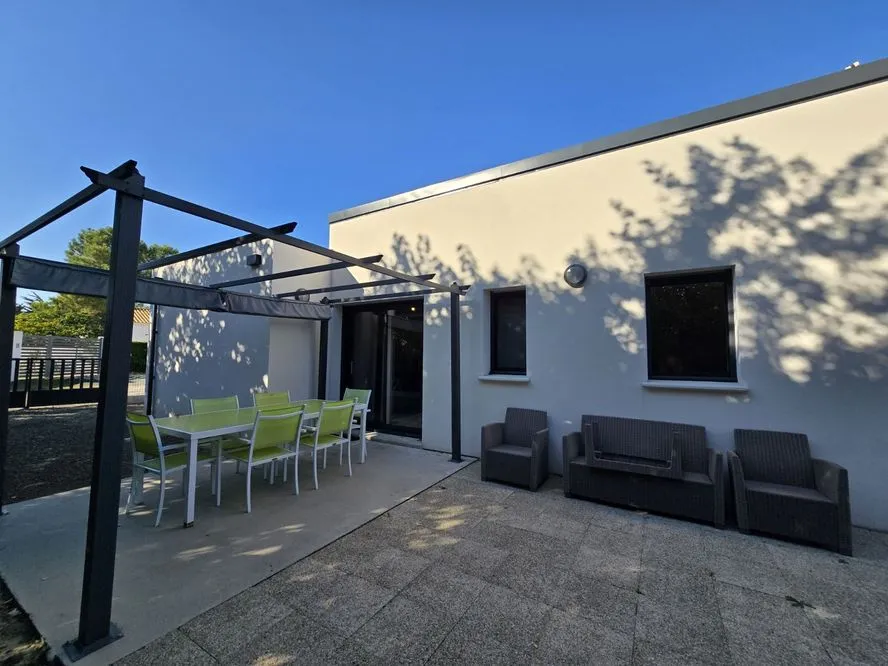 Maison Moderne Près de la Forêt et de la Plage à St Jean de Monts 