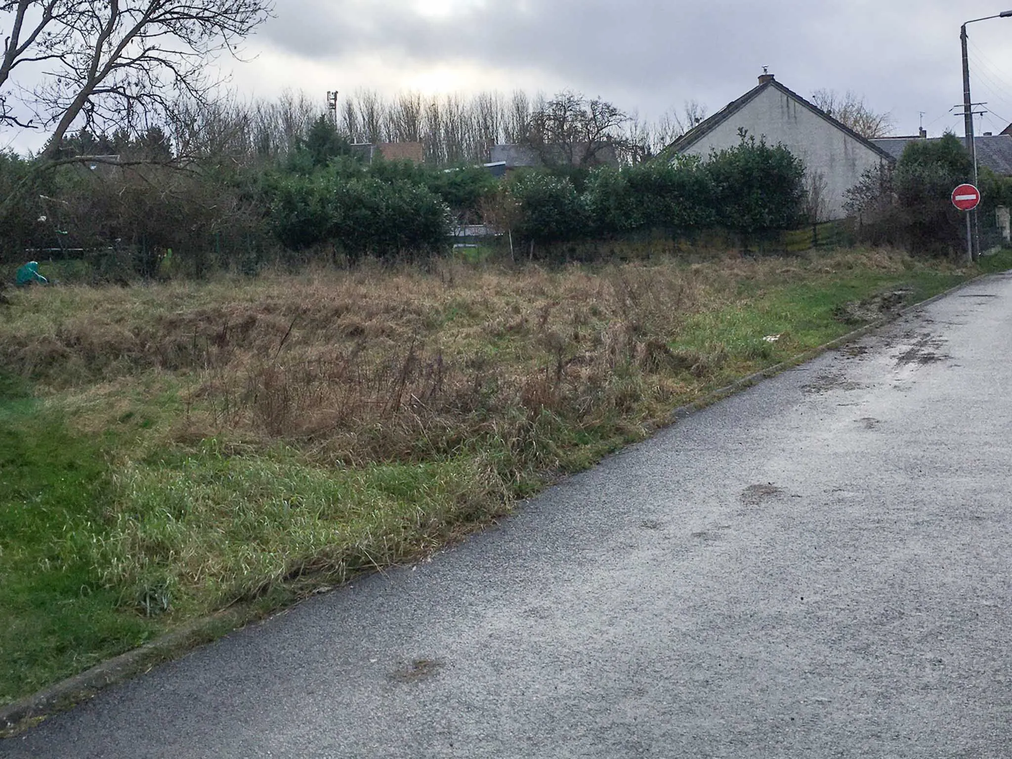 Terrain à bâtir dans une rue calme et agréable à Marpent 