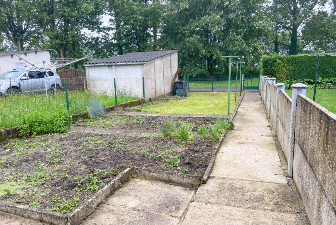 Maison en brique avec jardin et garage potentiel à Boussois 