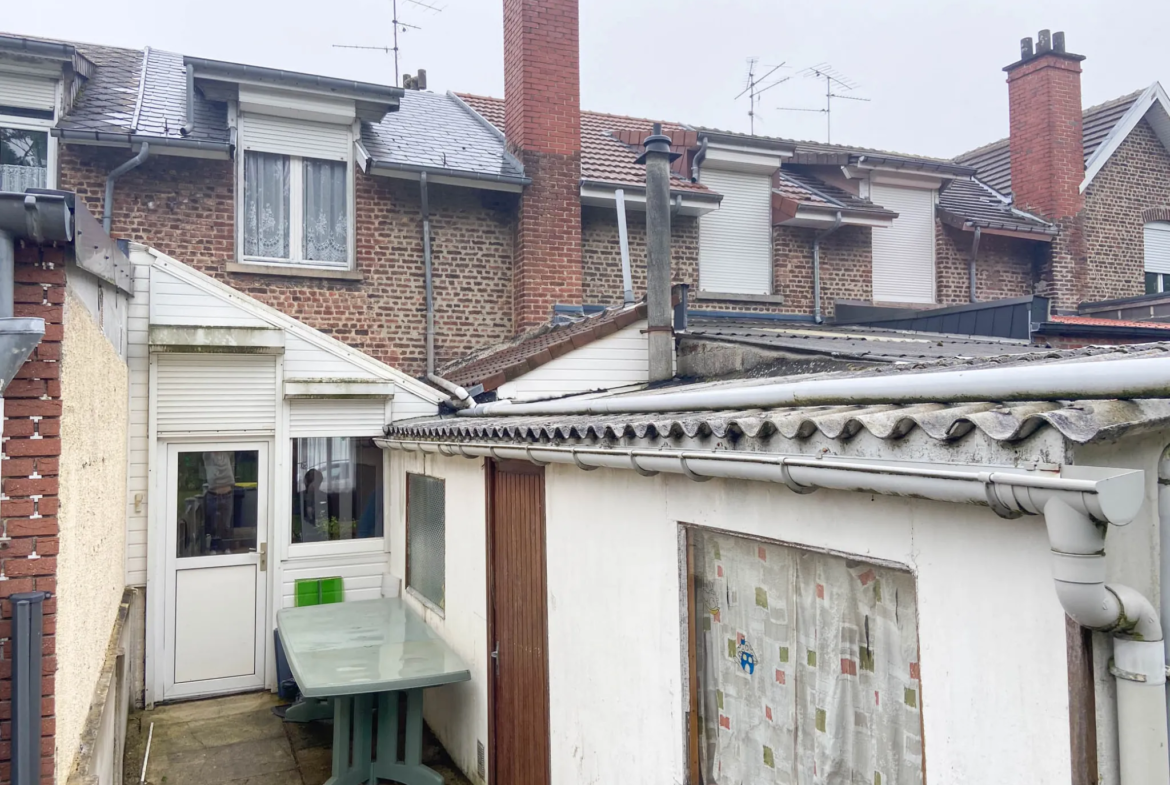 Maison en brique avec jardin et garage potentiel à Boussois 