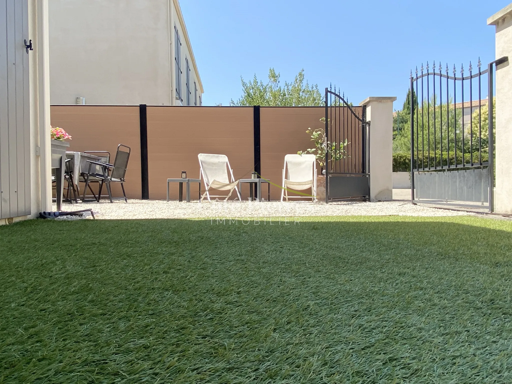 Maison de ville à Uzès avec jardinet 