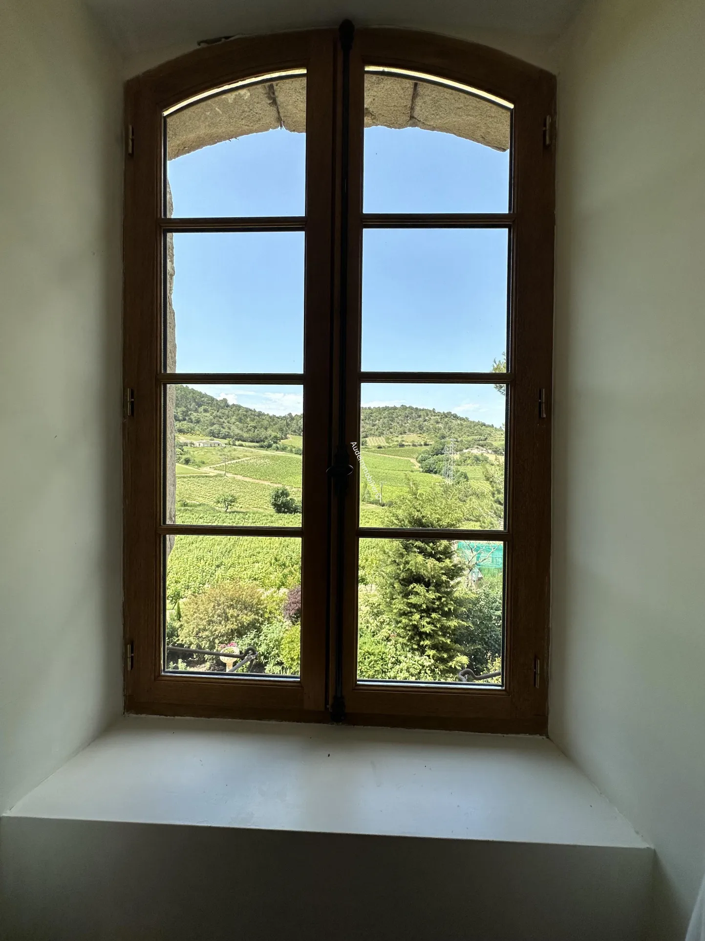 Ancien presbytère avec jardin et vue panoramique à St Hilaire 