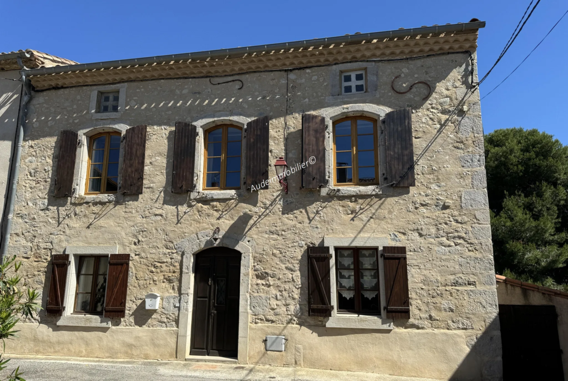 Ancien presbytère avec jardin et vue panoramique à St Hilaire 