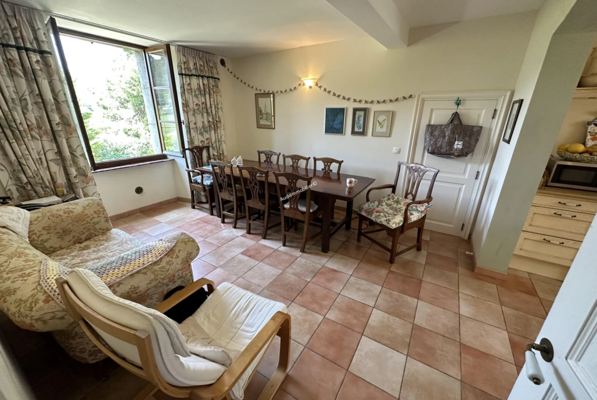 Ancien presbytère avec jardin et vue panoramique à St Hilaire 