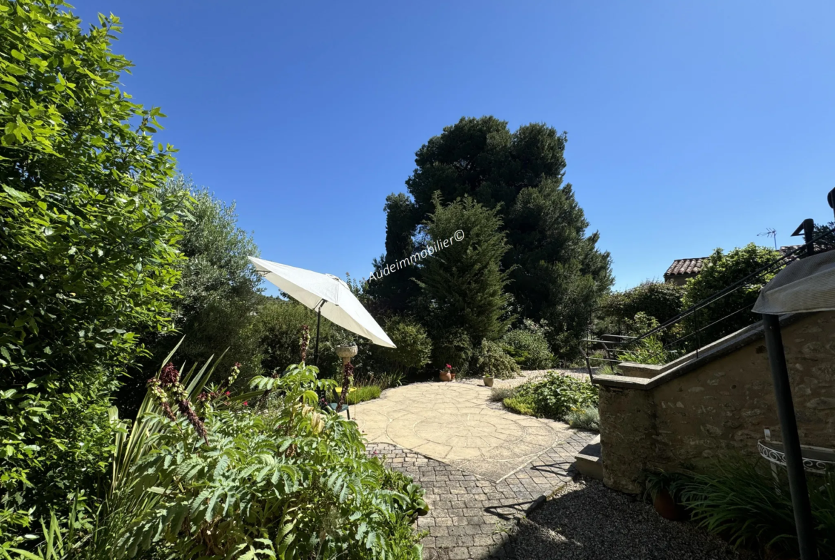 Ancien presbytère avec jardin et vue panoramique à St Hilaire 