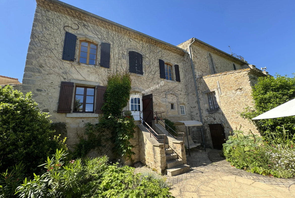 Ancien presbytère avec jardin et vue panoramique à St Hilaire 