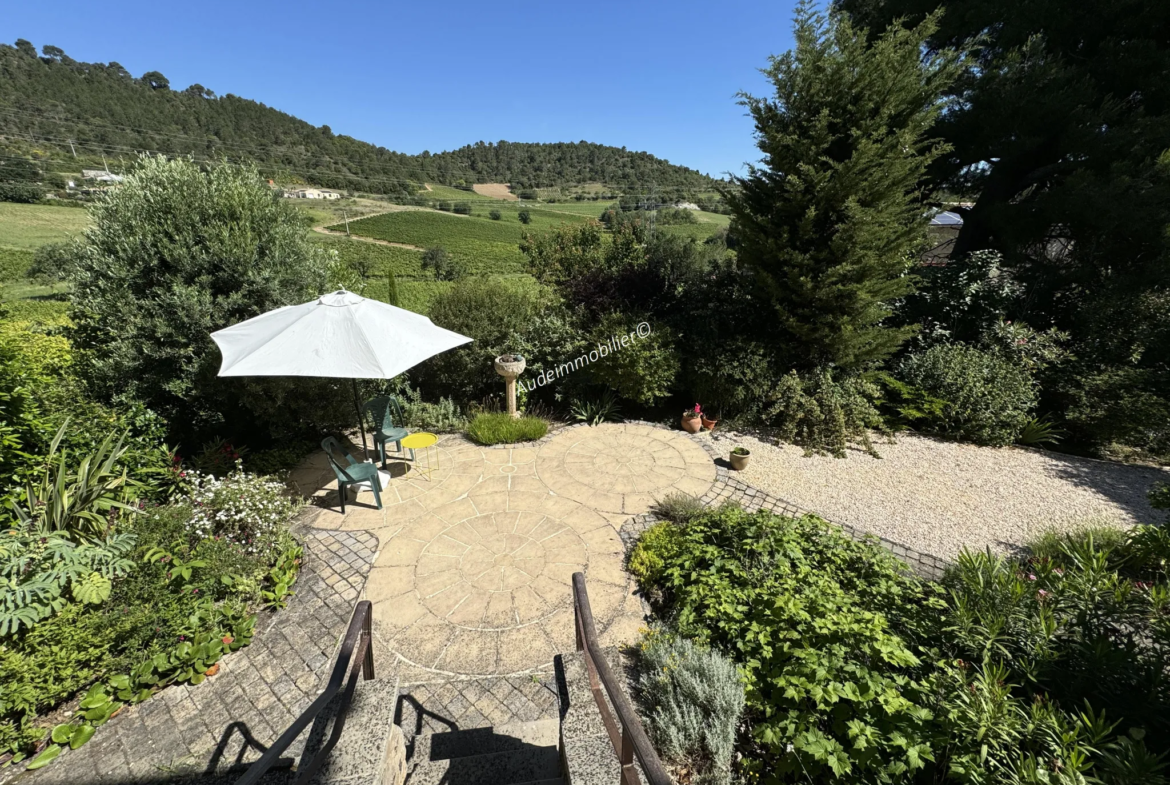 Ancien presbytère avec jardin et vue panoramique à St Hilaire 