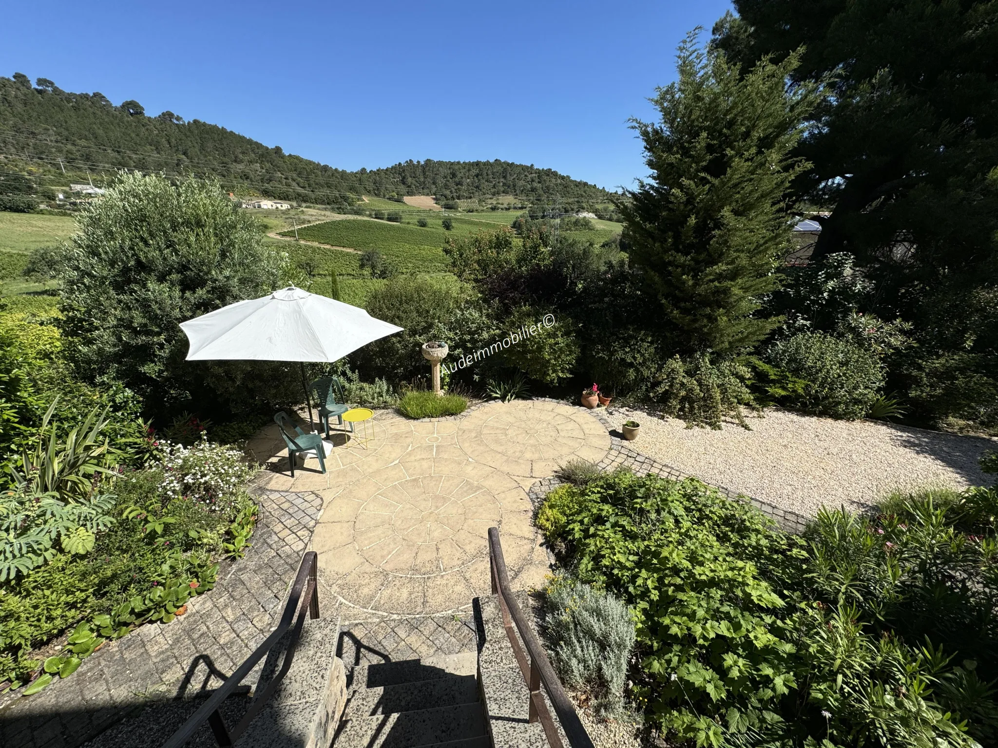 Ancien presbytère avec jardin et vue panoramique à St Hilaire 