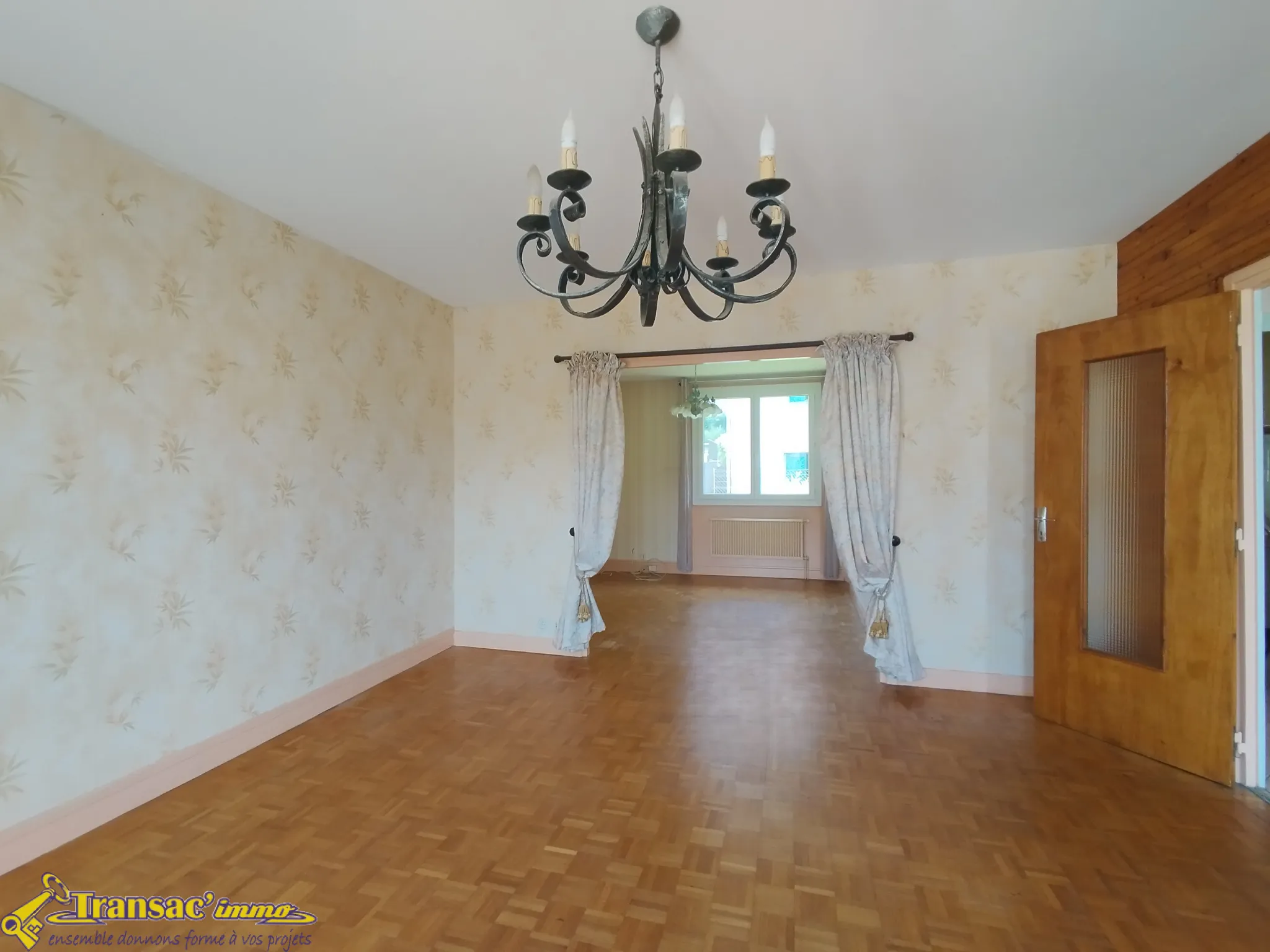 Family House with 4 Bedrooms in Celles sur Durolle 