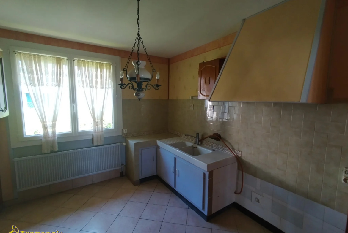 Family House with 4 Bedrooms in Celles sur Durolle 