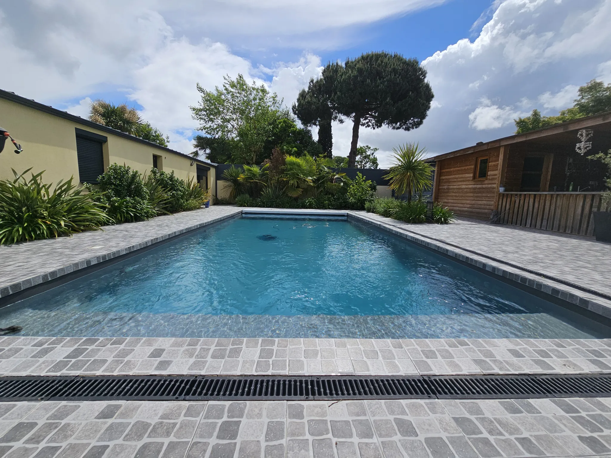 Maison de Plain-Pied avec Piscine à Caudéran 