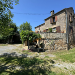 Vente corps de ferme avec terrains à Coupiac