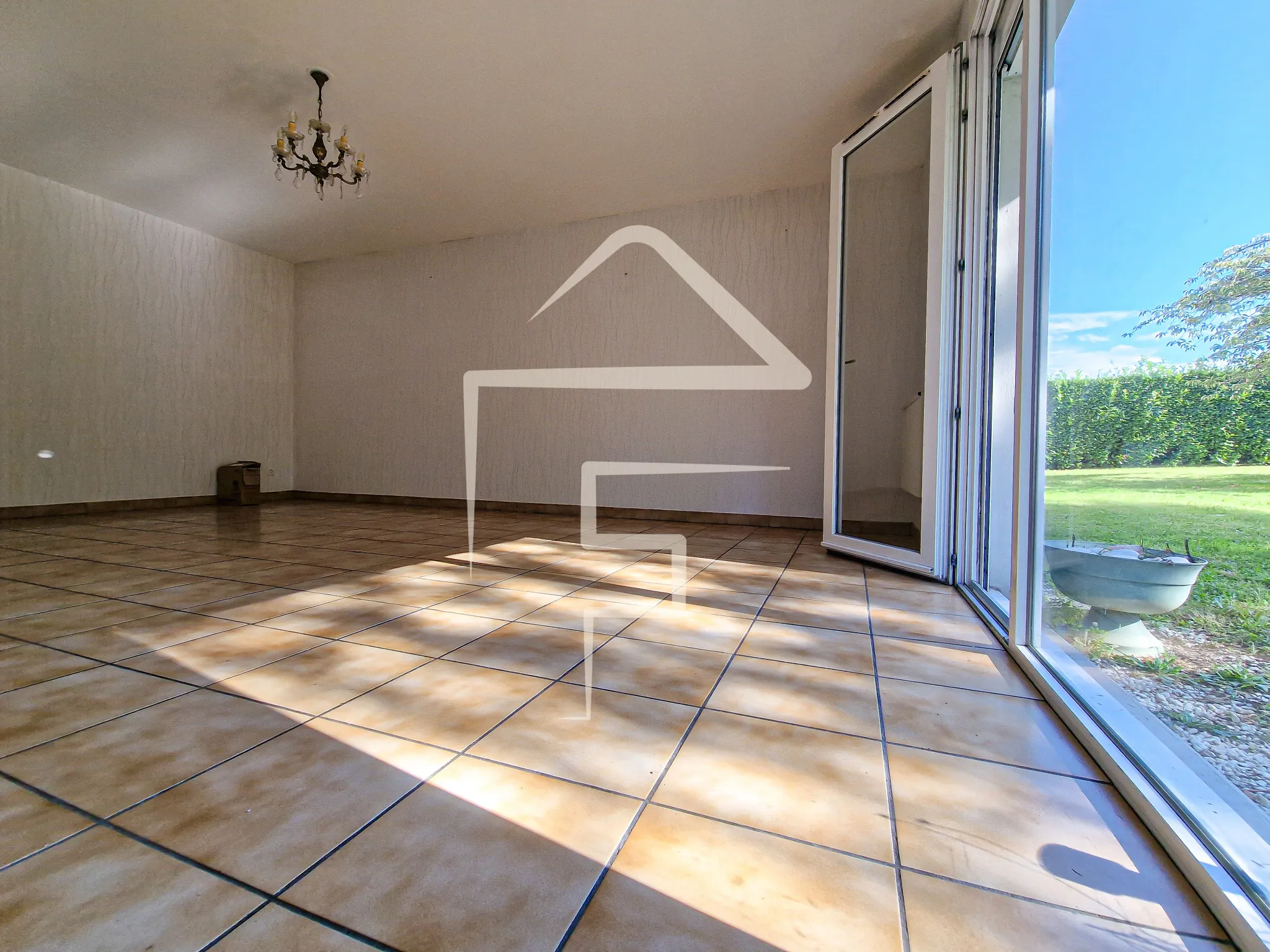 T2 BIS - Saint Sébastien Bords de Loire | 55m2 | à rafraîr | grande chambre | dressing | parking 