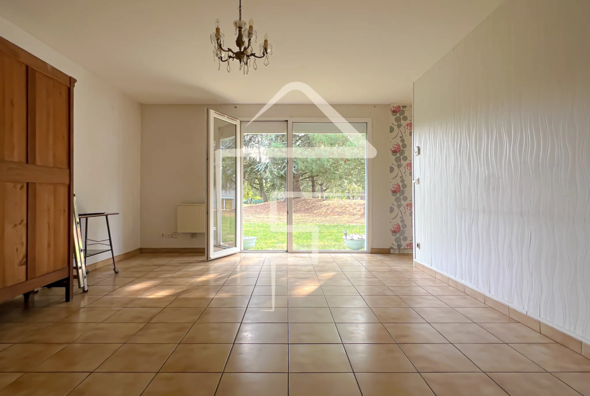 T2 BIS - Saint Sébastien Bords de Loire | 55m2 | à rafraîr | grande chambre | dressing | parking 