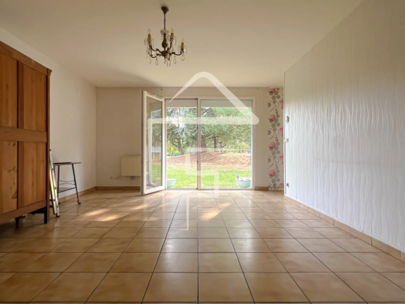 T2 BIS - Saint Sébastien Bords de Loire | 55m2 | à rafraîr | grande chambre | dressing | parking