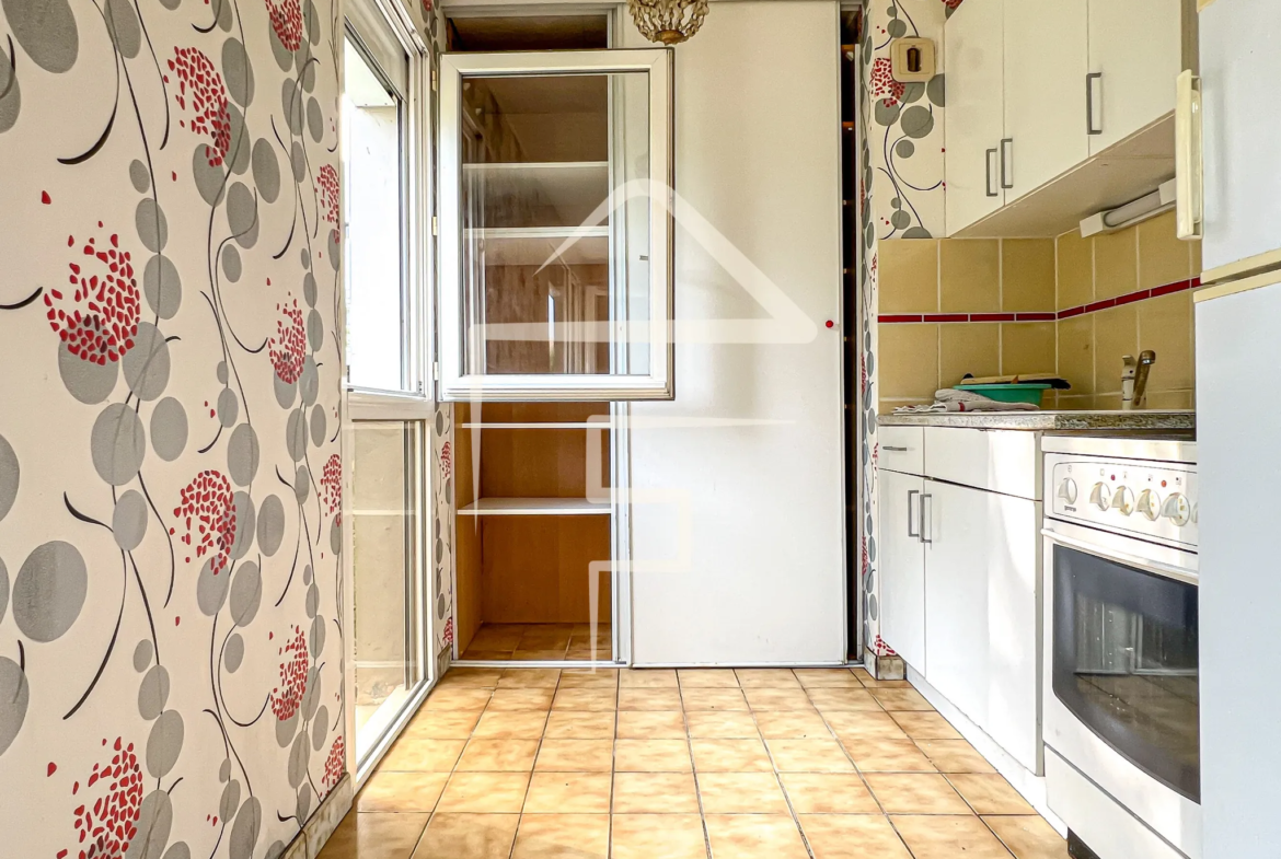 T2 BIS - Saint Sébastien Bords de Loire | 55m2 | à rafraîr | grande chambre | dressing | parking 